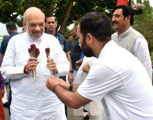 HM Amit Shah urges Kashmiri delegations not to vote for dynastic parties - Vimarsana News