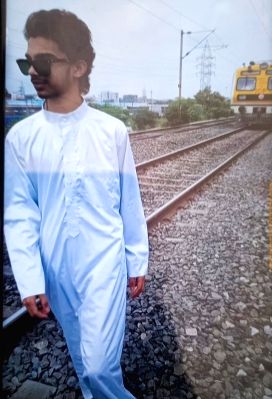 Hyderabad boy dies shooting for Instagram reel in front of running train - Vimarsana News
