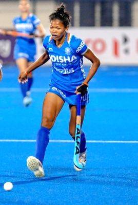 I can help my family because of Hockey India, says Salima Tete after winning Player of the Year award - Vimarsana News