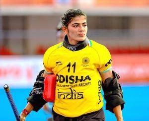 I want to dedicate this award to my team, says Savita after winning the Goalkeeper of the Year Award - Vimarsana News