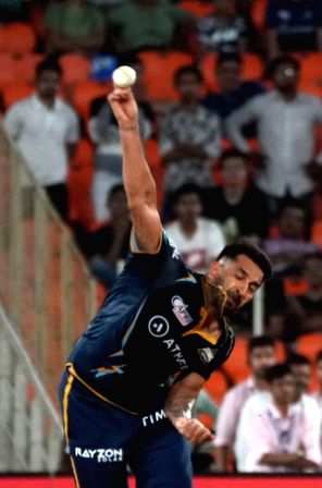 IPL 2024: Mohit Sharma picks three as bowlers help Gujarat restrict Hyderabad to 162/8 - Vimarsana News