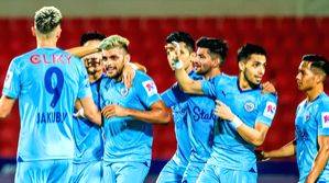 ISL: Mumbai City FC ease past Hyderabad FC to extend lead at the top - Vimarsana News
