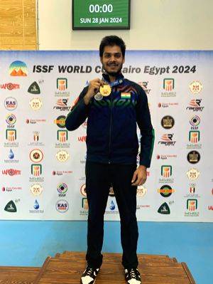 ISSF World Cup: Divyansh Panwar shoots down world record enroute to gold in Cairo - Vimarsana News