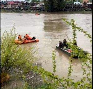 Heavy rain in J&K: Four killed, over 350 families relocated - Vimarsana News