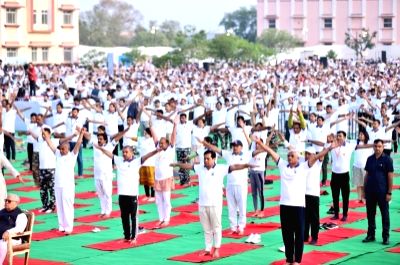 Over 15,000 people join 'Yoga Mahotsav' in Jaipur - Vimarsana News