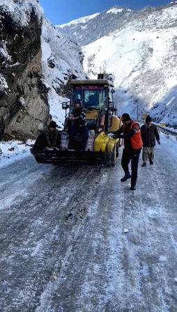 Vehicular movement partially restored on Jammu-Srinagar highway - Vimarsana News