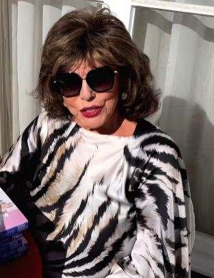 Joan Collins says she does not use facial procedures due to being needle-phobic - Vimarsana News