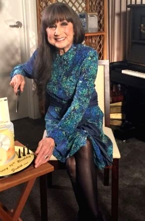 Judith Durham, lead vocalist of folk music group The Seekers, dies at 79 - Vimarsana News