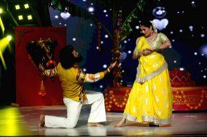 Karuna Pandey grooves on 'Hum Tere Deewane Hai' with Archana Puran Singh - Vimarsana News