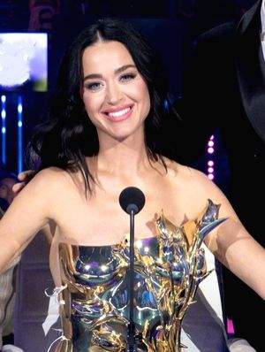 Katy Perry gets emotional as she bids adieu to 'American Idol' after seven seasons - Vimarsana News