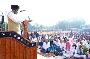 Kerala celebrates Eid-Ul-Fitr, political dignitaries join masses - Vimarsana News