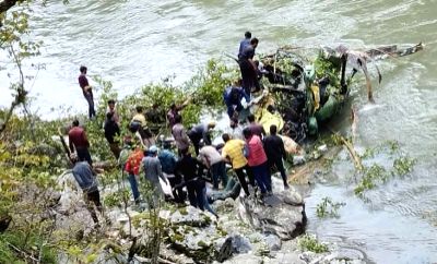 Army chopper makes emergency landing in J&K, one crew member dies - Vimarsana News