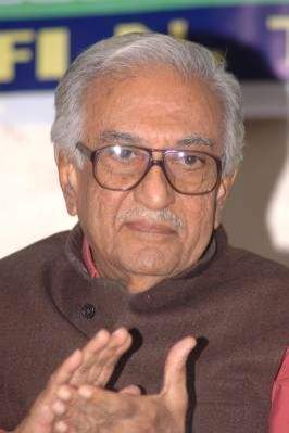 Ameen Sayani, the voice of radio's golden era, passes away at age 91 (Ld) - Vimarsana News