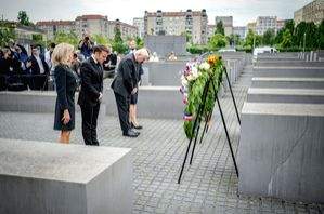 Macron visits memorial in Berlin for Jews murdered in the Holocaust - Vimarsana News