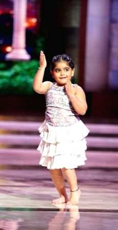 Madhuri Dixit, Suniel Shetty praise 6-yr-old's performance to Alia's song 'Radha' - Vimarsana News