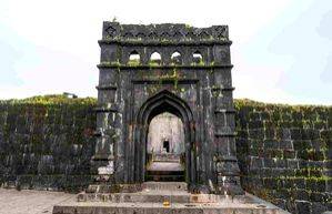 'Maintain monuments' sanctity': Maharashtra mountaineers' body frowns at New Year parties on historic forts - Vimarsana News