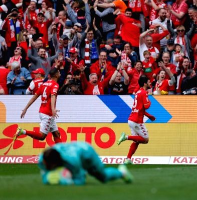 Mainz shock Bayern, Dortmund go top in Bundesliga - Vimarsana News