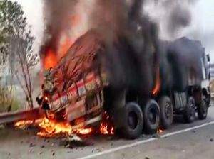 Man burnt alive after car hits truck on Hyderabad's ORR - Vimarsana News