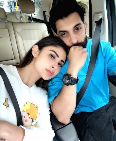 Mouni Roy back home after 9 days in hospital, industry friends inquire about her health - Vimarsana News