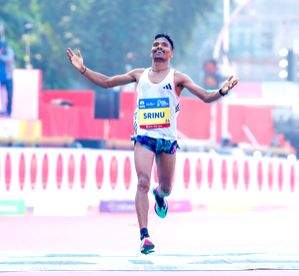 Mumbai Marathon: Srinu Bugatha, Nirmaben Thakor top Indian finishers as Lemi retains crown; Aberash wins women's title - Vimarsana News