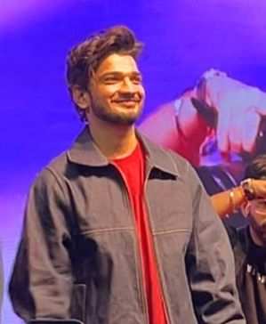 Munawar Faruqui at fan meetup: 'Nafrat na failaye, pyaar ki baat kare' - Vimarsana News