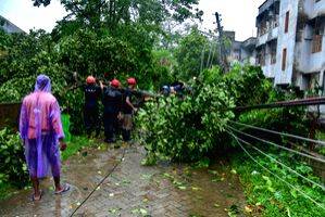 Student, two others killed as heavy rains lash Assam, cause flooding; Red alert issued for 10 districts - Vimarsana News