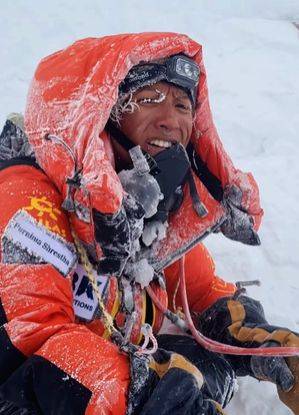 Nepalese woman scripts history, climbs Mt Everest thrice in two weeks - Vimarsana News