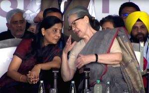 Prominence accorded to Sunita Kejriwal at INDIA bloc rally sparks political buzz - Vimarsana News