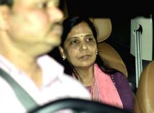 Wife Sunita meets Arvind Kejriwal at ED office for 3rd time - Vimarsana News