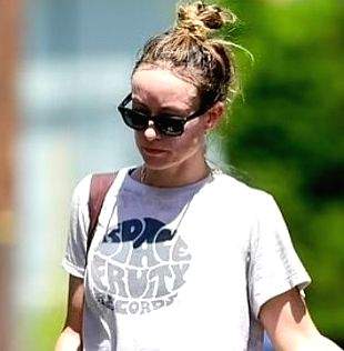 Olivia Wilde still keeps Harry Styles' T-shirt 7 months after split - Vimarsana News
