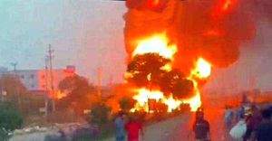 One killed as four vehicles catch fire after oil tanker overturns in Bangladesh - Vimarsana News