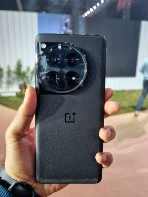 OnePlus launches new flagship smartphones 12, 12R in India - Vimarsana News