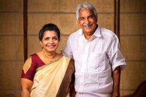 Oommen Chandy's wife, daughters to hit campaign trail for first time for UDF candidates - Vimarsana News