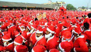 Over 10K Santas take part in Xmas pageantry - Vimarsana News