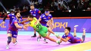PKL 10: Dabang Delhi halts Patna Pirates' second-half comeback attempt, win by one point - Vimarsana News