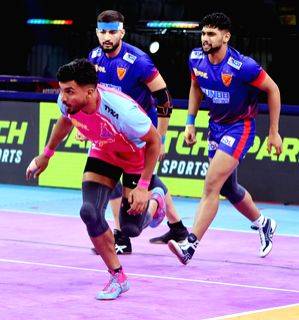 PKL 10: Jaipur Pink Panthers move atop the table with 27-22 win over Dabang Delhi - Vimarsana News