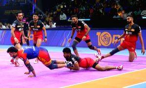 PKL 10: Pardeep Narwal's Super 10 takes UP Yoddhas over the line against Bengaluru Bulls - Vimarsana News