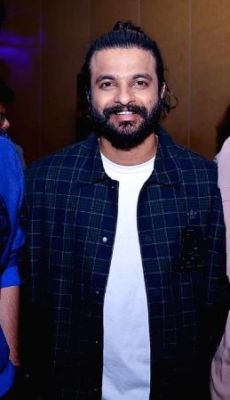 Please don't throw away plastic, says actor Neeraj Madhav - Vimarsana News