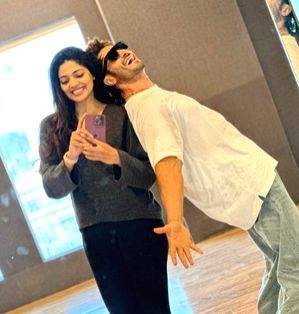 Pooja Sawant calls song 'Rom rom' a 'reunion' with Vidyut Jammwal - Vimarsana News
