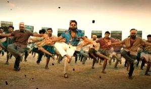 Allu Arjun does the season's first big hook step in 'Pushpa Pushpa' - Vimarsana News