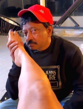 RGV licks, kisses actress Ashu Reddy's feet, video goes viral - Vimarsana News