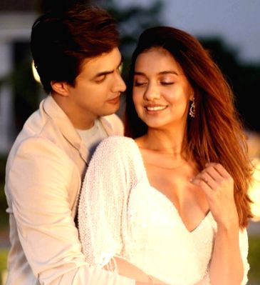 'Rista Rista' starring Mohsin Khan, Divya Agarwal is a romantic, peppy track - Vimarsana News