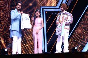Rohanpreet gifts customised 'Choti Neha' jacket to 'Superstar Singer 3' contestant - Vimarsana News
