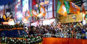Rousing reception to PM Modi's roadshow in Jabalpur - Vimarsana News