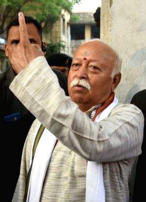 RSS chief Mohan Bhagwat votes in Nagpur, urges everyone to exercise their 'right and duty' - Vimarsana News