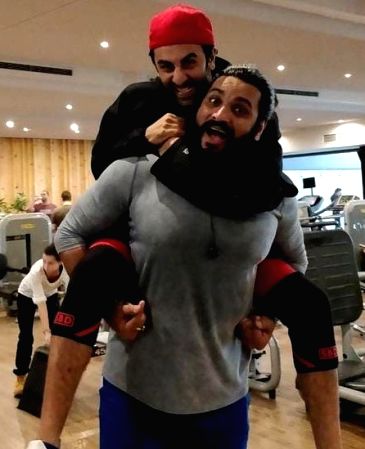 Saurav Gurjar targets Kapil Sharma, his team for using fake comments - Vimarsana News