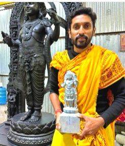 Sculptor creates miniature model of Ram Lalla statue in Ayodhya - Vimarsana News