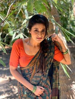 Shiwani Chakraborty's 'village girl' look is about 'minimal makeup, cotton sarees, single braid' - Vimarsana News