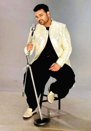 Singer Altamash Faridi to perform on New Year in Indore with his brothers - Vimarsana News