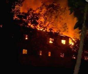 Six youths hurt in Mumbai's Dharavi slum fire - Vimarsana News